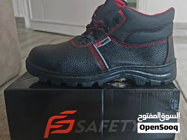 حذاء سفيتي مناسب للمهندسين والعمال مانع للتحلق ومضاد للمياه.. جديد لم يستعمل