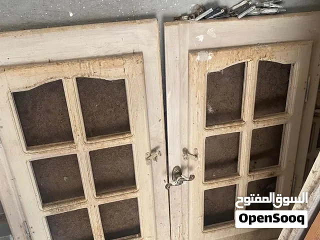 2 شباك غرف 2 شباك مطبخ 4 بلكونه كله ضلفه سلك وزجاج بالمقابض والمفصلات بدون حلوق او شيش