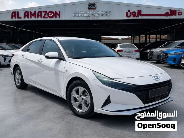 Hyundai Elantra SE 2023 GCC specs  1.6L 4 C , without accident ready to drive