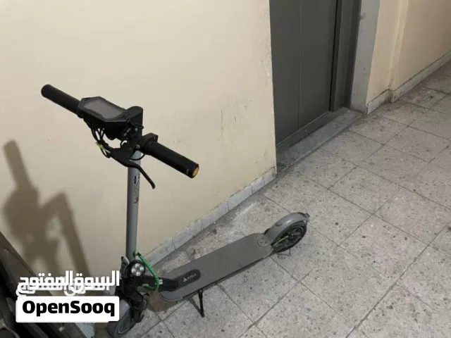 سكوتر نظيف للبيع مدة استخدام ثلاث شهور