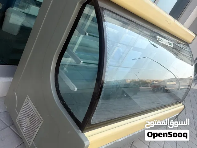 ثلاجة عرض للحلويات والكيك والعصاير