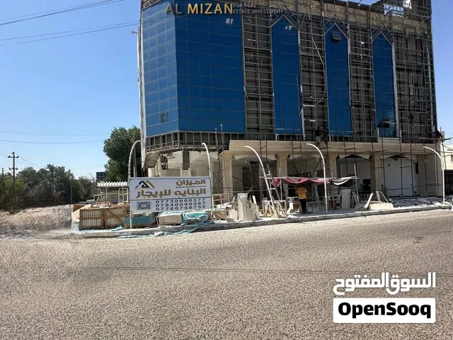 بناية حديثة للإيجار  300متر ركن على شارع تجاري في البصره -حي عمان