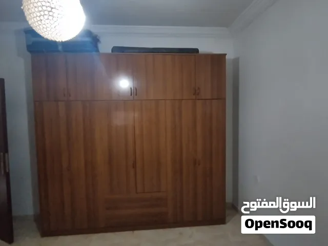 دولاب مهنا سويدي حجم كبير حاجه نظيفة
