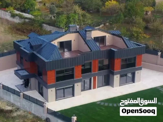 Double triplex villa with garden 900m2