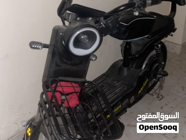 للبيع سكوتر استعمال خفيف و نظيف