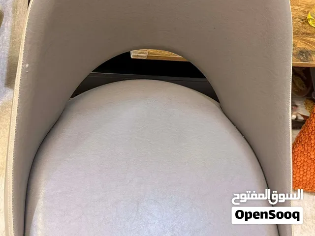 طاولة أكل + 4 كراسي + سرير شخصين + ماتريس