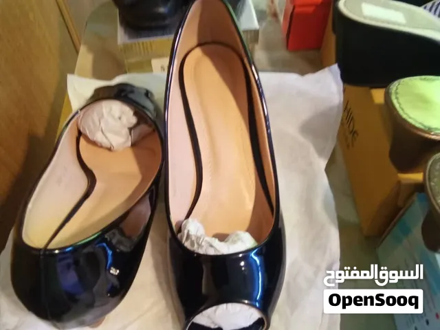 أحذية نسائية للبيع