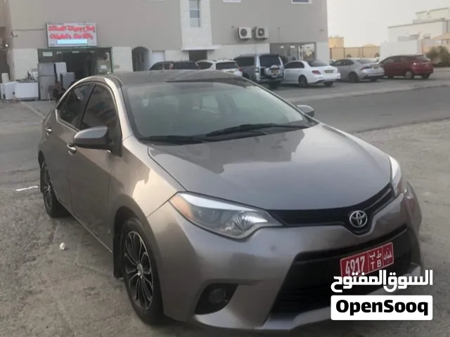 Sedan Toyota in Muscat
