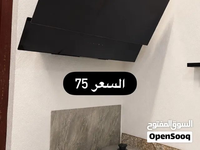 ميز مكاج وسرير للبيع