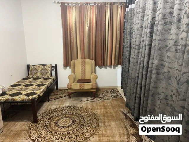 غرفة لشاب مفروشة راقية يسودها الهدوء لغير المدخنين