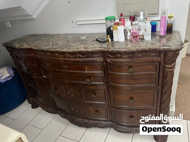 طاولات وادراج جانبية من الرخام الطبيعي صناعة امريكية