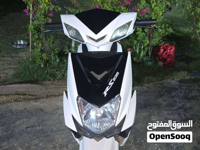 السلام عليكم دراجة شحن RS موديل 2025 نضيفة جداً 6 بطاريات ملف 2000 4 سرع السعر 650 وبيها مجال