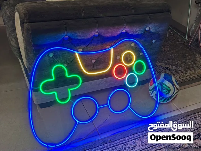 اضاءة متنوعة لمحلات البلاستيشن وغرف الجيمينج