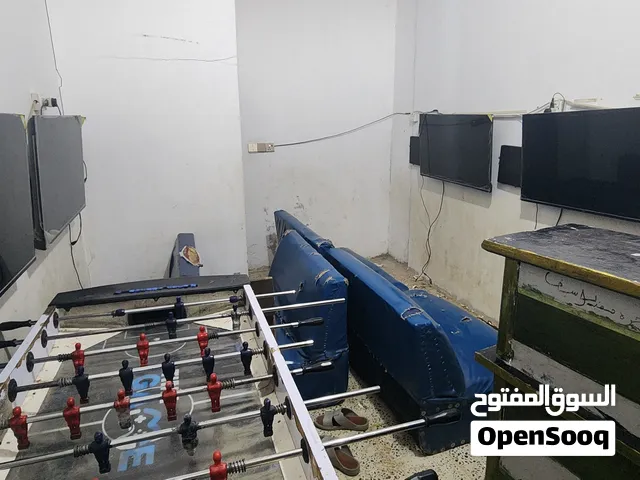 4 اجهزة PS4 مع الكنب وجيم ايطالي