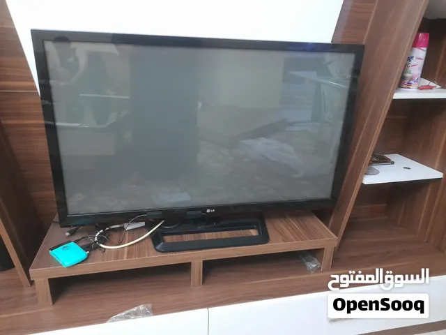 شاشة LG نضيفة