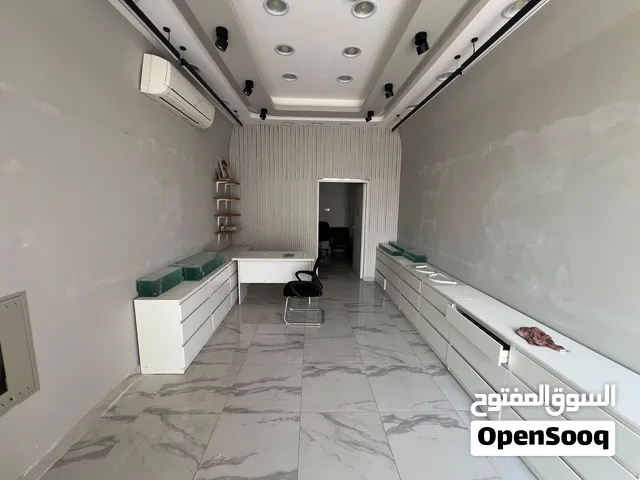 للإيجار محل تجاري مميز في شارع الشيخ عمار  مساحة 322 قدم  90 ألف
