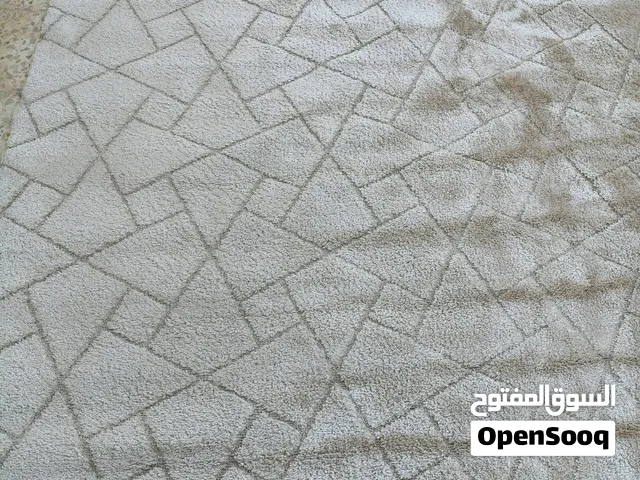 قطعتين موكيت جديد للبيع وكاله بسعر مغري قطعه 3ونصف في 3ونصف وقطعه 2 في 3