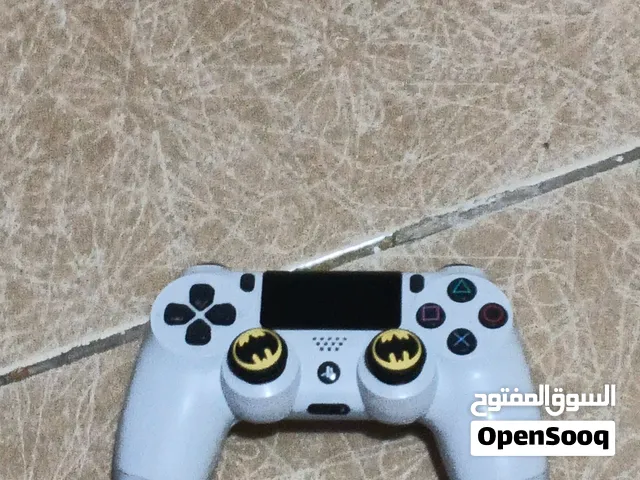 يد بلايستيشن 4 مع قاعدة شحن للبيع