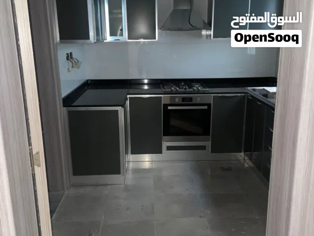 شقة جديدة في الدور الأول في حلة النصر قريبة من جامع الرشيد والحديقة