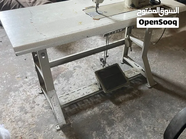 ماكينة خياطة