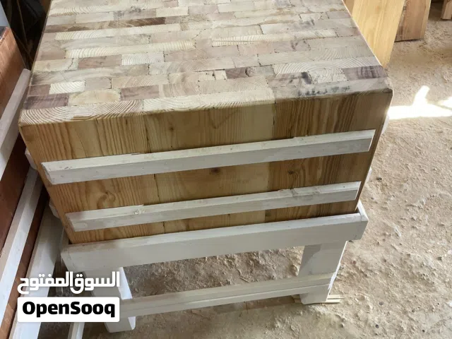 قرمة جزار مصنوعه من خشب الزان الأحمر الصلب .
