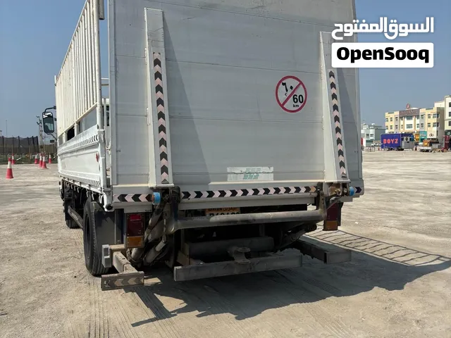 لفت خلفي للشاحنات backdoor lift 2 ton