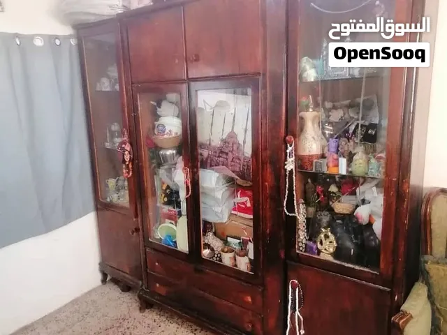 للبيع بوفيه خشب زان.