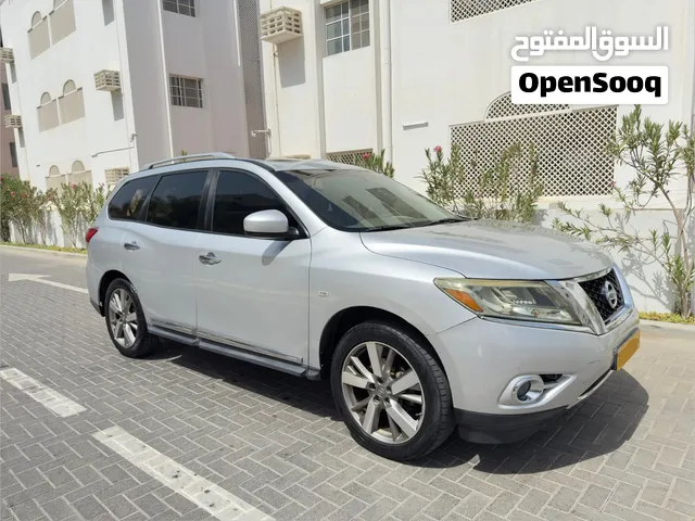 2013 Nissan Pathfinder SUV for Sale - GCC Specs, 6 Seats, Fully Equipped