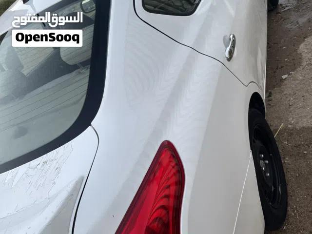 2022 نيسان صني Standard