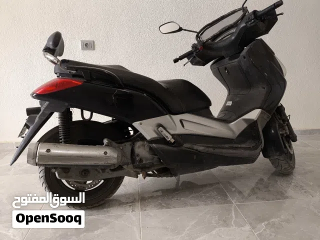 Yamaha X-Max 125