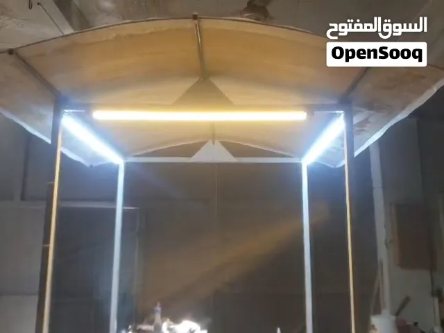 سلام عليكم شباب كشك تفصال حديد وخشب 8 بيبان اناره داخليه وخارجيه و3 شمعات الوصف مهم