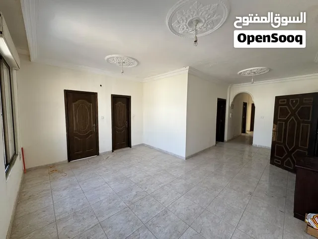 شقة في حي الباير مطله على منطقة مرتفعه للبيع