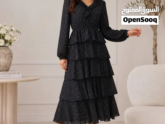 فستان شيفون أسود منقط طبقات أنيق بأكمام طويلة - بحالة ممتازة
