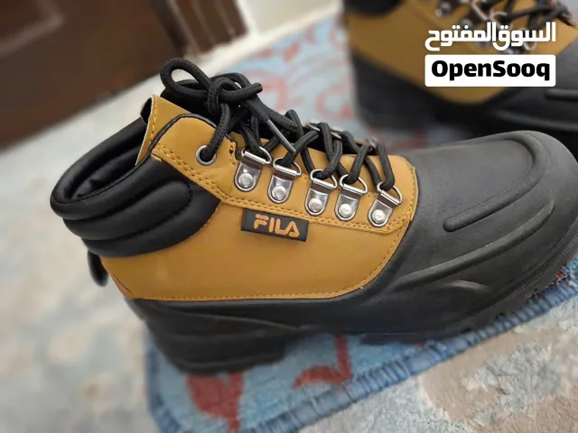 جزمة ولادي بلون الاسود و البني