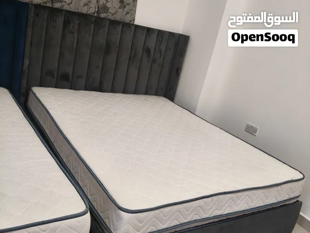 سرير مع مرتبة