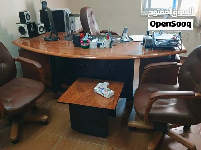 اثاث مكتبي فاخر للبيع بحالة جيدة جداً