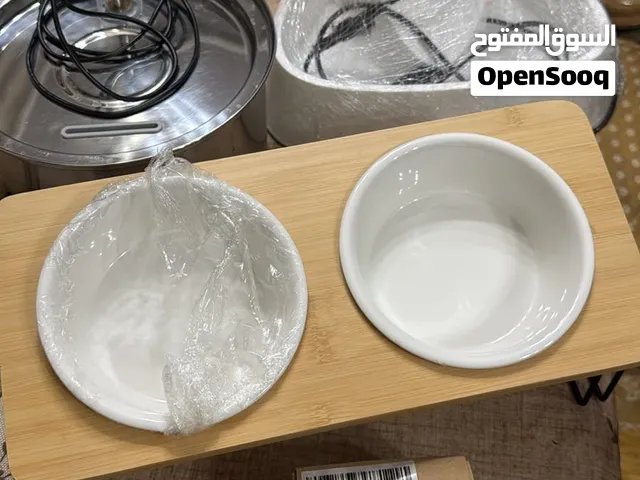 ماكنه فلترة مياه للقطط وقاعده طعام