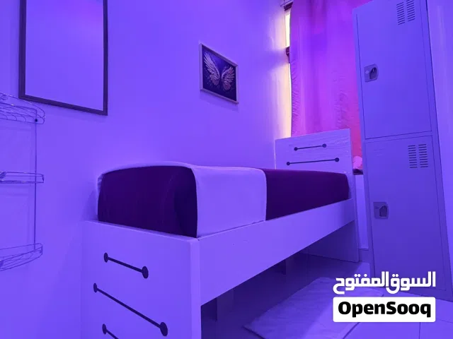 FULLY CLOSED -VERY COLD- SEPARATE WINDOW- SEPARATE AC VENT- FULLY FURNISHED PARTITION- READY