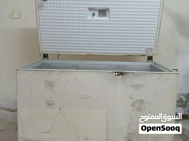 فريزر بوش الماني اصلي بطح 320 لتر بحاله جيده للبيع يحتاج الى غاز او ماتور