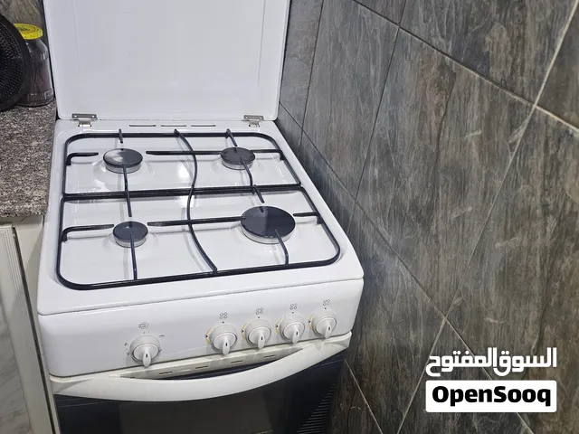 بوتاجاز انديست 4شعله بحالة جيده جدا مع،3جرة غاز