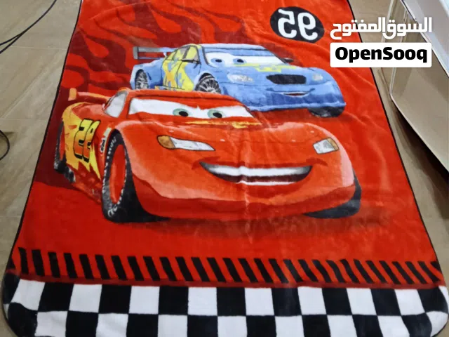 مجموعة بطانيات بحالة ممتازة