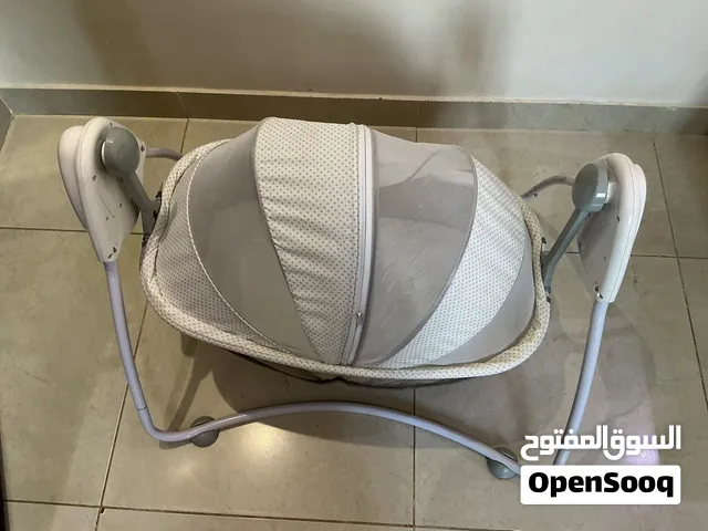 سرير بيبي متنقل مع هزاز ويعمل بالبطارية بحالة الجديد استخدام شهر او اقل 199 ريال