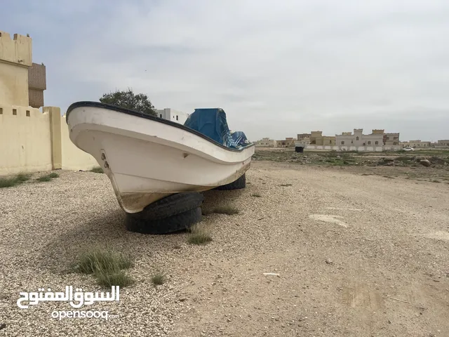 للبيع قارب 25 الفنه رقم 4 ومكاينه غير قابل لتفاوض