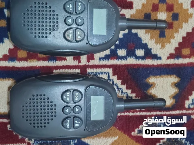 أجهزة اتصال لاسلكي (Walkie-Talkie)، وتُستخدم للتواصل الصوتي جهاز لاسلكي محمول للأطفال/للمسافات