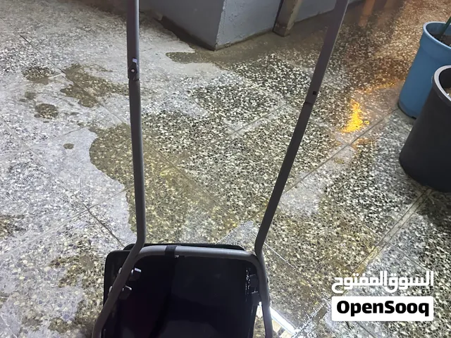 مكينة قص عشب يدوية