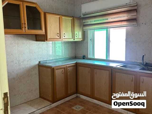 شقه للايجار غرفتين وصالون وبلكونه