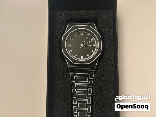 ساعة جديدة مع علبتها