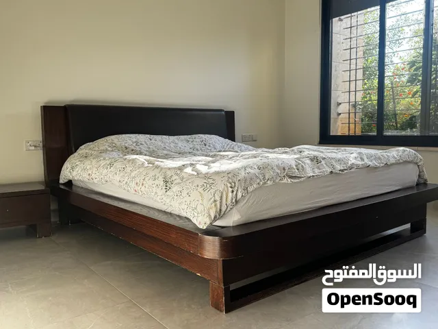 طقم أثاث غرفة نوم خشب طبيعي فاخر للبيع تصميم كلاسيكي انيق