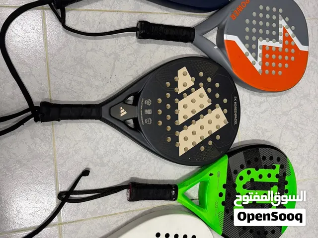 مجموعة مضارب بادل متنوعة (Adidas, Wilson وغيرها) بحالة ممتازة