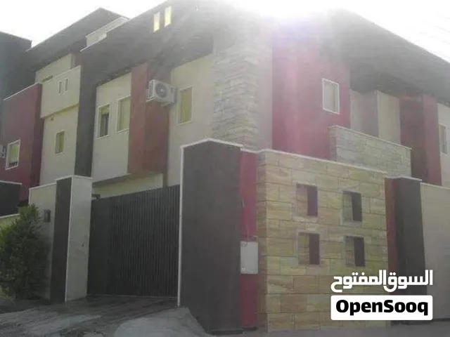 فيلا للايجار الخدمي او السكني دورين وملحق وواجهتين في المشتل